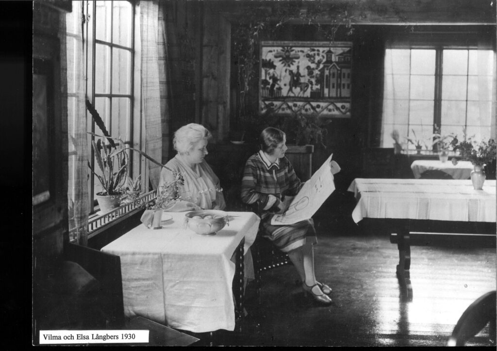 Bild-Sätergläntan-1930-Elsa-och-Vilma-Långbers-scaled